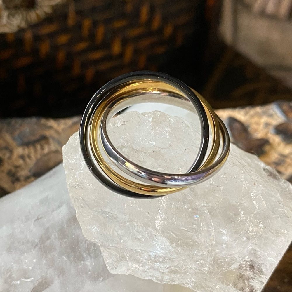Tri Color Interlock Stainless Steel Ring Size 6 - Picture 4 of 7